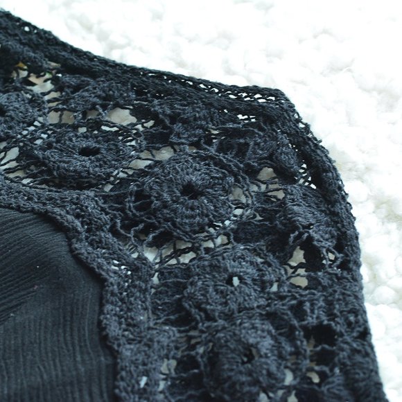 3/$30 - Urban Outfitters Black Lace Crop Top - Picture 4 of 5